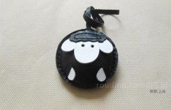牛皮制作的萌哒哒可爱小羊小饰品挂件diy步骤