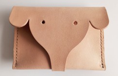 皮艺皮革手工制作，创意手工皮革DIY制作超可爱大象零钱包包的手工制作方法