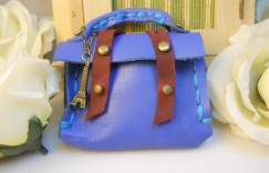 蓝色秀珍复古邮差小零钱包的做法图解教程(2)