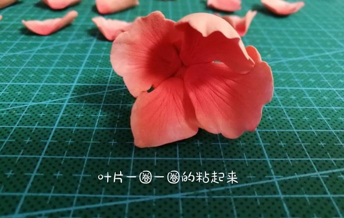 大红色的粘土作品 牡丹花做法教学