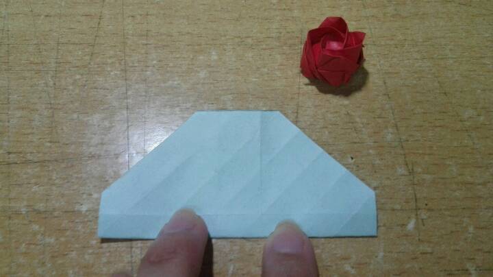 教你折叠漂亮的玫瑰花 创意DIY彩纸花朵教程图